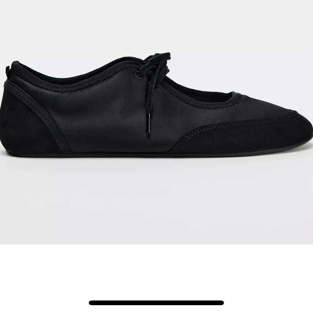 Laced ballet flats (Black Women's Ballet-Inspired Flat Lace-Up Shoe)